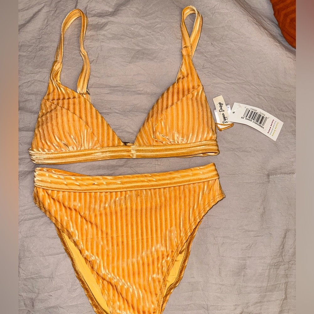 Dippin Daisy’s XS Yellow Bikini
